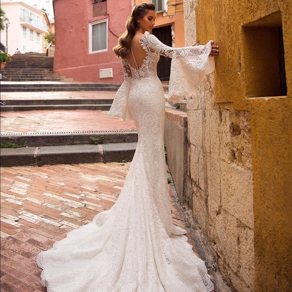 Wedding dress - Picture 8 of 8